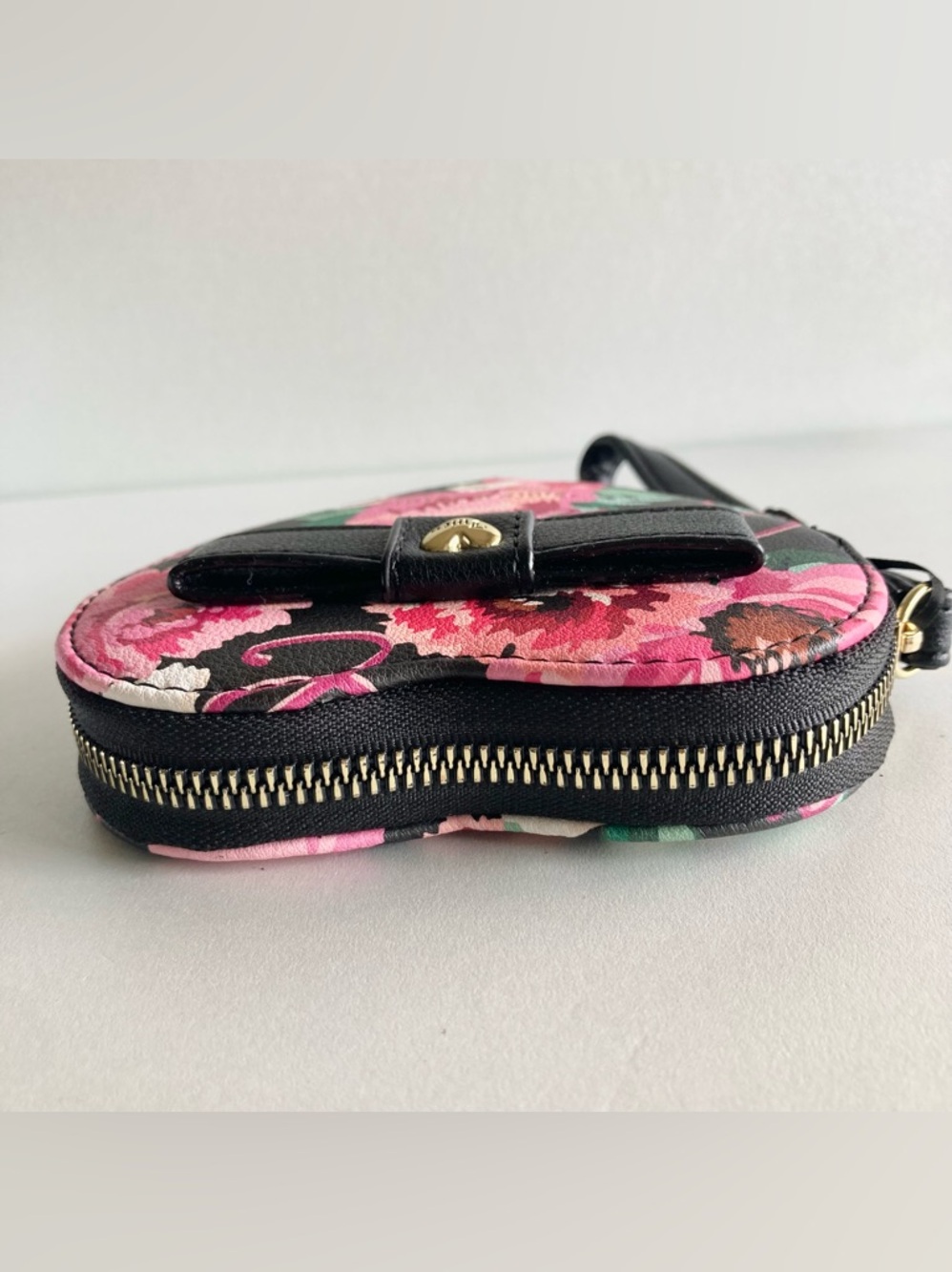 Juicy Couture Pink Floral Heart Wristlet with Black Bow - Picture 4 of 8